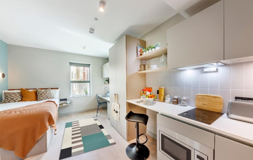 Harvest Road, Englefield Green, Egham - Image 1